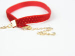 Červený sametový choker se zlatými puntíky