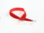 Červený sametový choker se zlatými puntíky