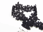 Krajkový gothic choker s krystaly - Obrázek 3